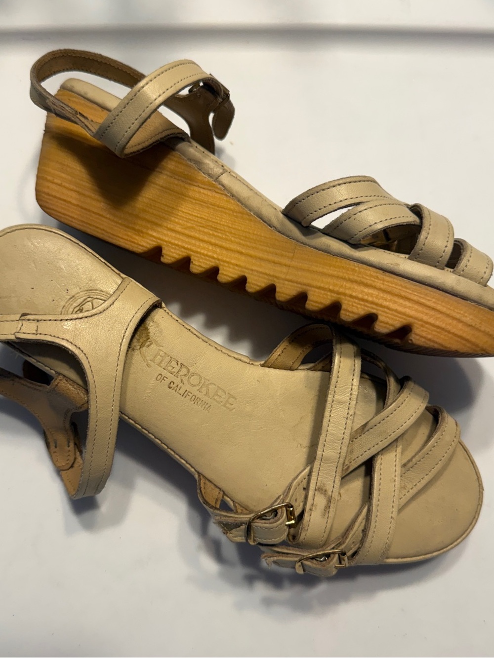 Cherokee of California Beige Strappy Wedge Sandals with Wood-Tone Sole VTG Sz 6